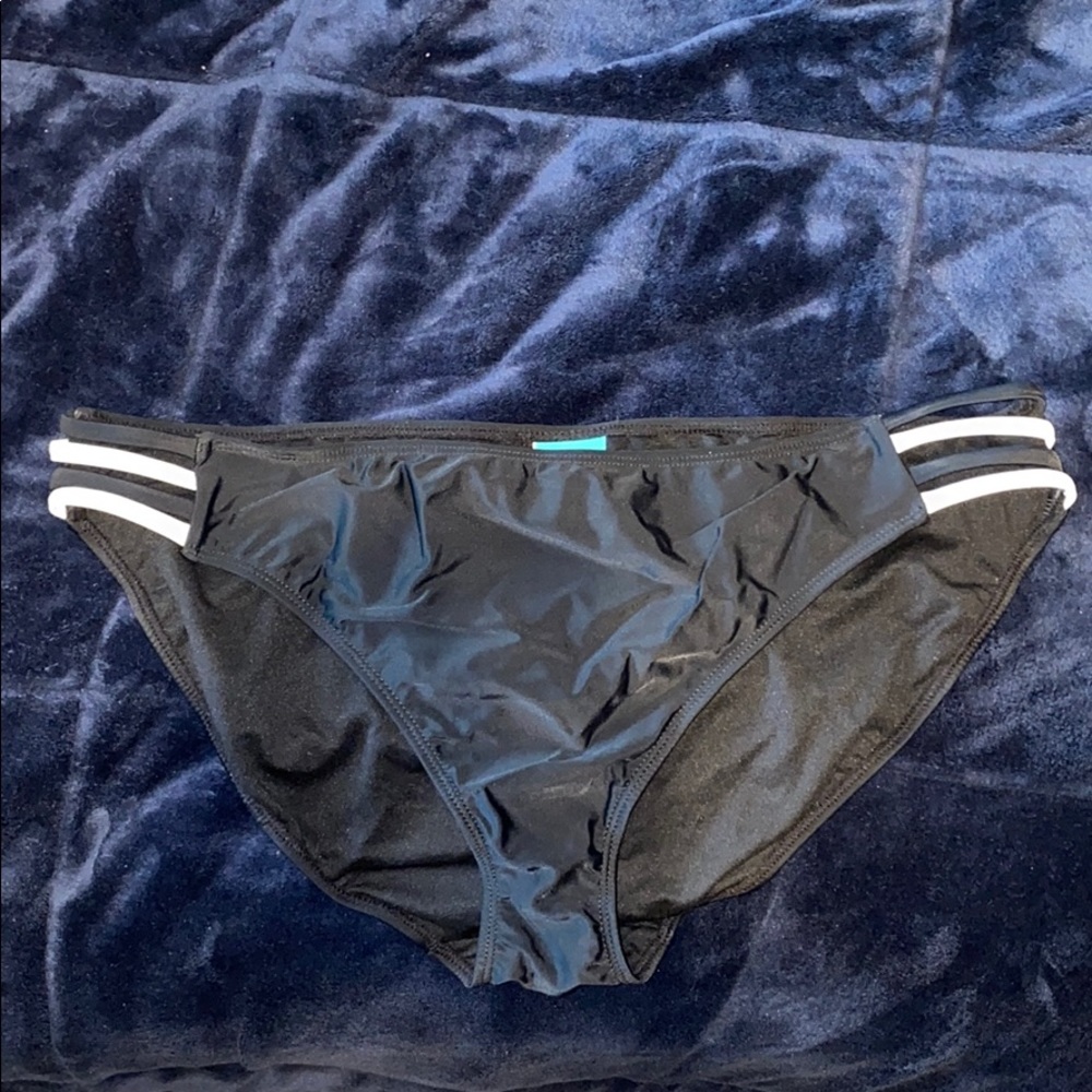Black & White Ribbed Bathing Suit Bottoms
